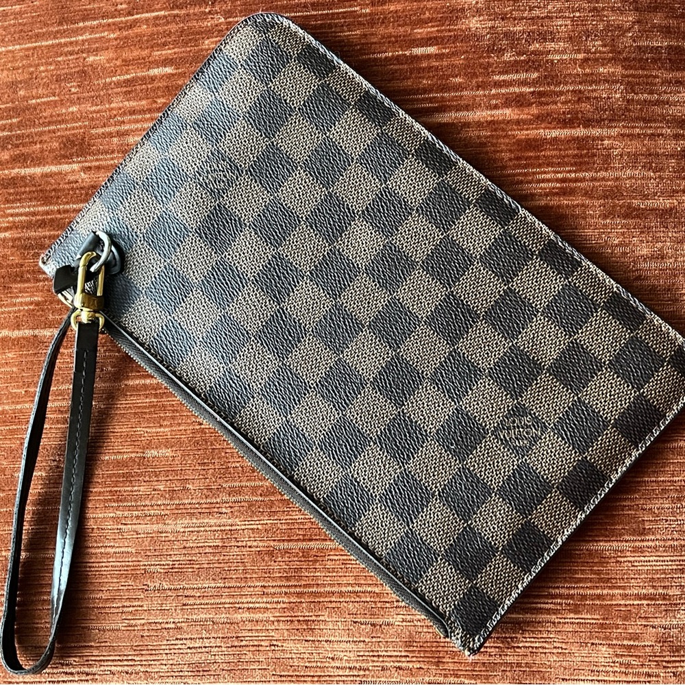 Authentic Louis Vuitton Wristlet🤎